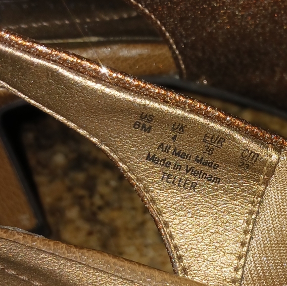 LifeStride Metallic Gold Colored Heels. Size 6M More like Copper colored - Picture 9 of 9